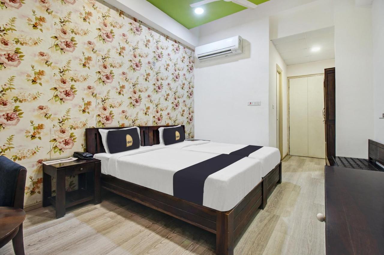 Townhouse Oak 46940 Hotel Vrindavan Sultānpur Exterior foto