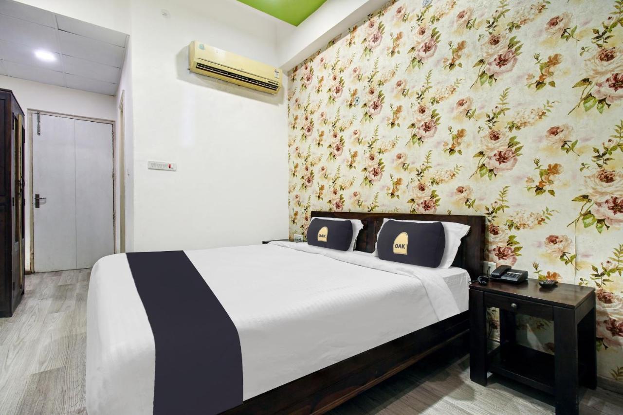 Townhouse Oak 46940 Hotel Vrindavan Sultānpur Exterior foto