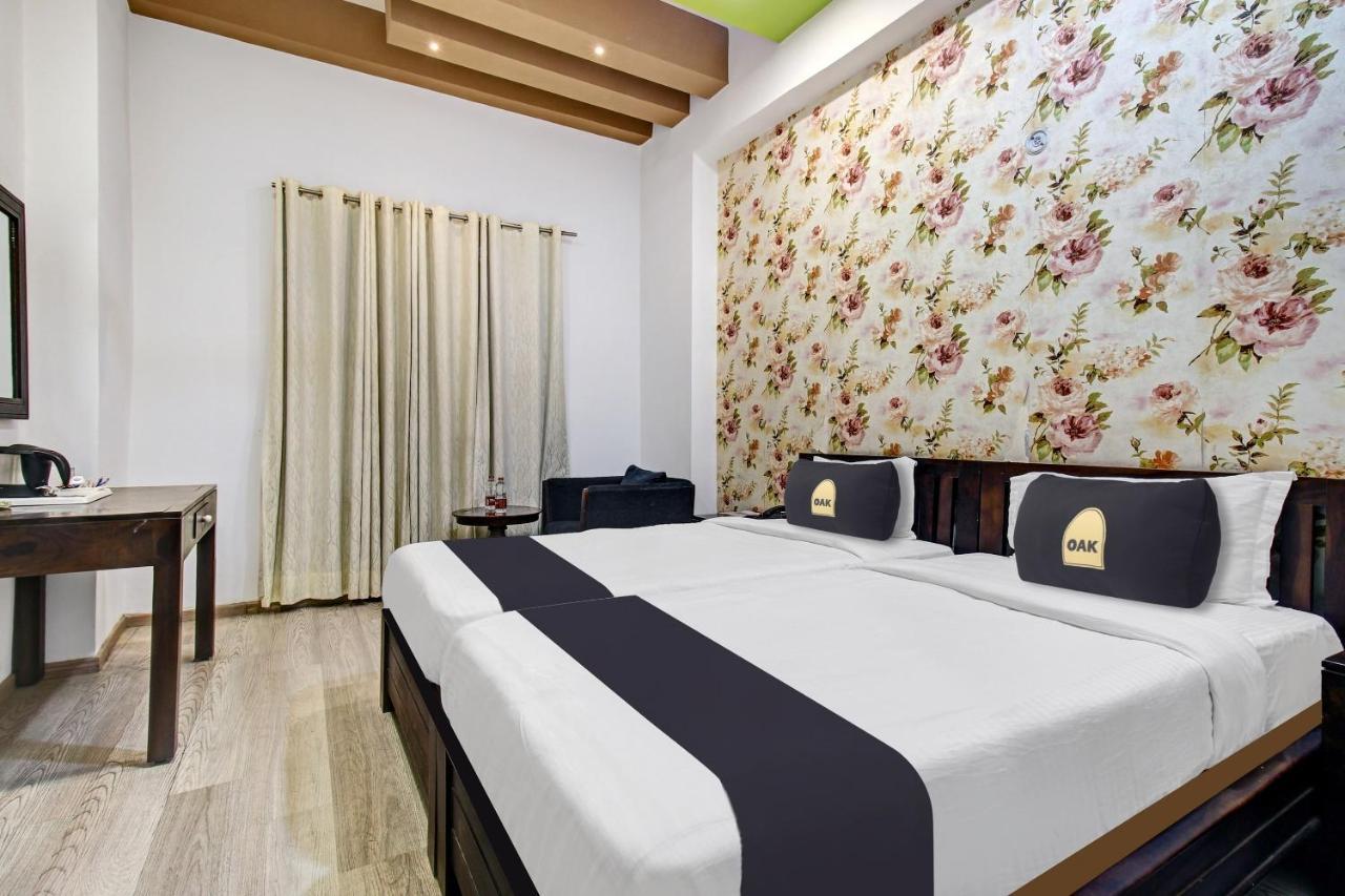 Townhouse Oak 46940 Hotel Vrindavan Sultānpur Exterior foto