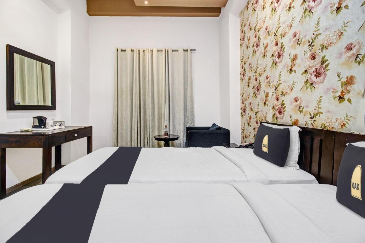 Townhouse Oak 46940 Hotel Vrindavan Sultānpur Exterior foto