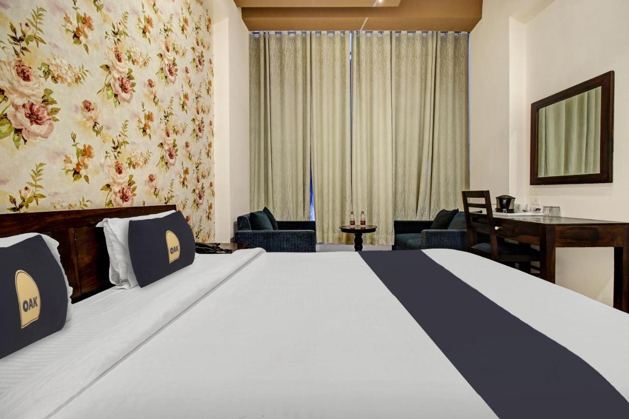 Townhouse Oak 46940 Hotel Vrindavan Sultānpur Exterior foto