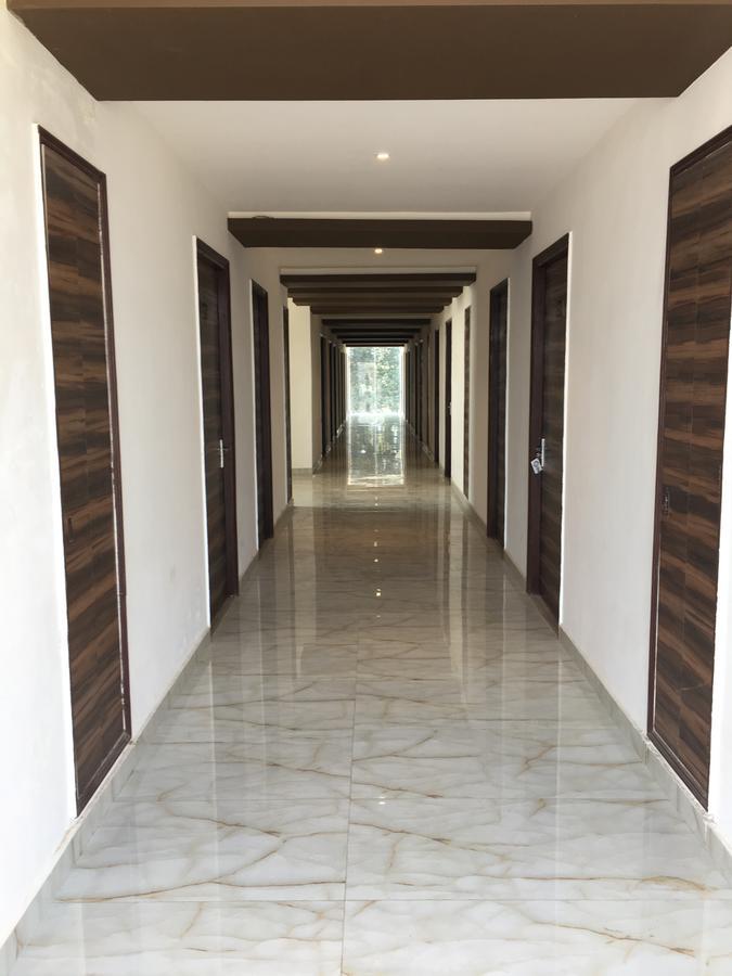Townhouse Oak 46940 Hotel Vrindavan Sultānpur Exterior foto